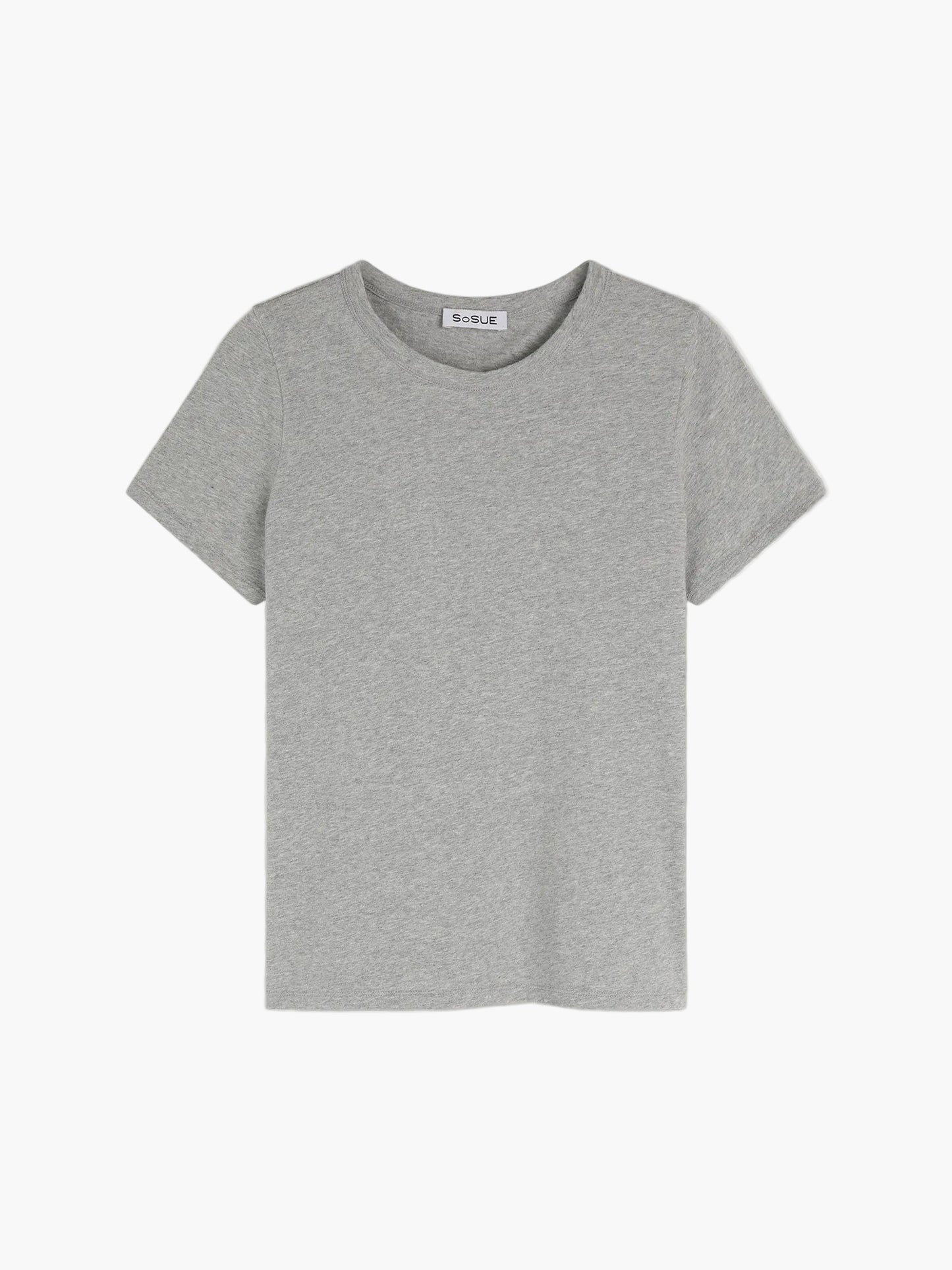 Das T-Shirt Roundneck Grey ist ein schlichtes, kurzärmeliges Damen-Shirt in Hellgrau, das flach auf weißem Grund liegt. Es hat einen klassischen Rundhalsausschnitt und ist aus weicher Baumwolle ohne sichtbare Muster oder Logos gefertigt.