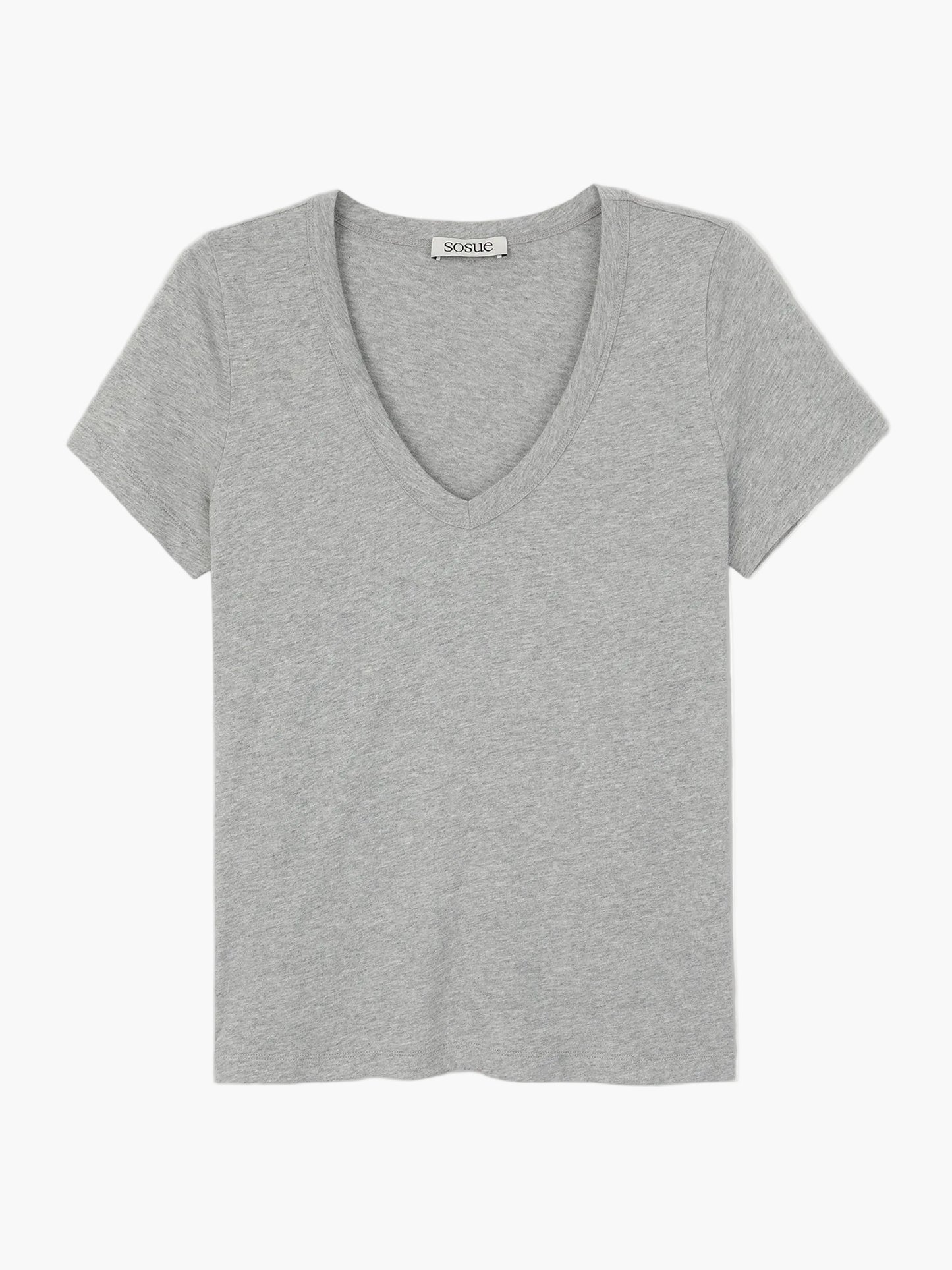 Ein T-Shirt V-Neck grau für Damen mit kurzen Ärmeln liegt flach auf einem weißen Hintergrund. Das Etikett am Kragen zeigt Sosue.