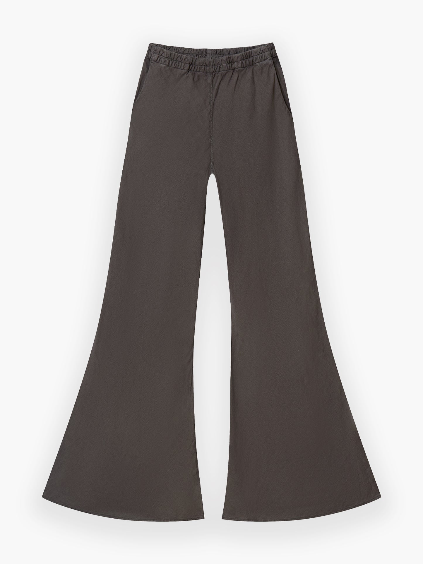 Hose Joana Braun: Dunkelbraune Leinenhose Damen mit weitem Bein, elastischem Bund und Seitentaschen, flach auf weißem Grund. Diese Sommerhose Leinen verfügt über eine dramatische ausgestellte Silhouette ab dem Knie abwärts.