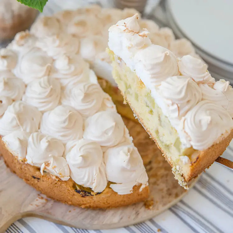 Saisonrezept Mai - Rhabarber-Basierkuchen