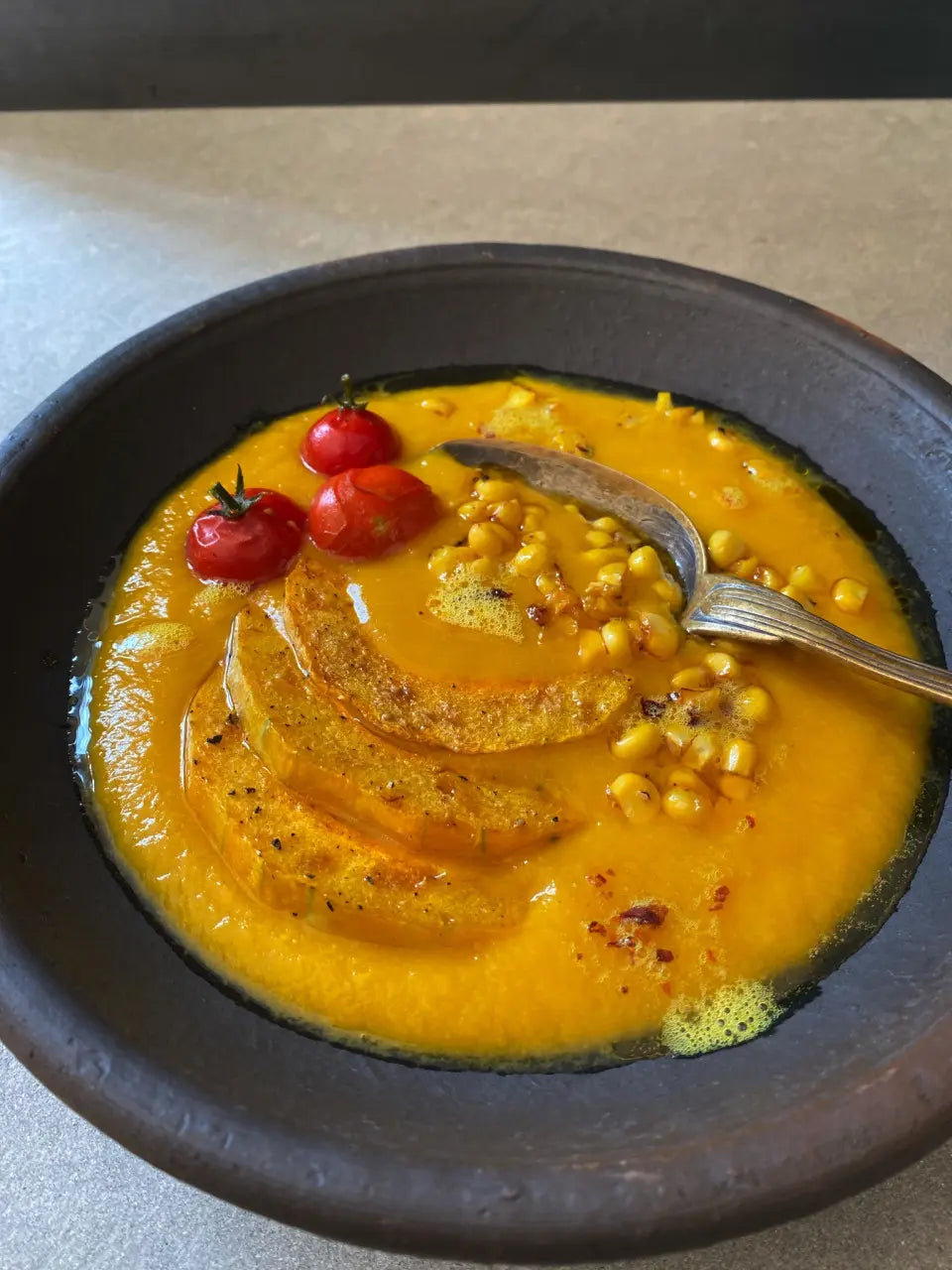 Rezept des Monats: Herbstsuppe aus Süsskartoffel, Kürbis und Mais