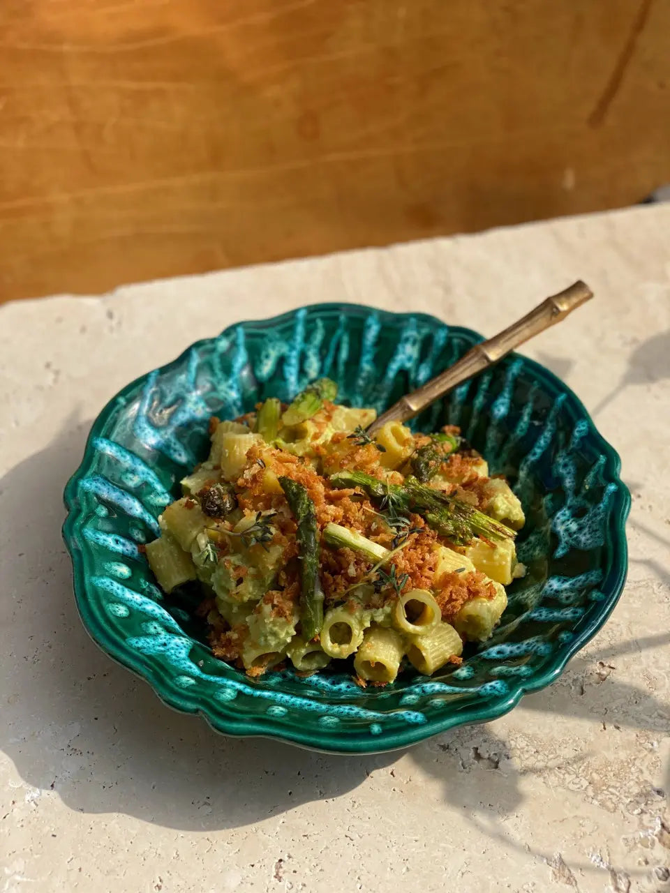 Rezept des Monats: Cashew-Spargelpasta mit Thymiancrunch