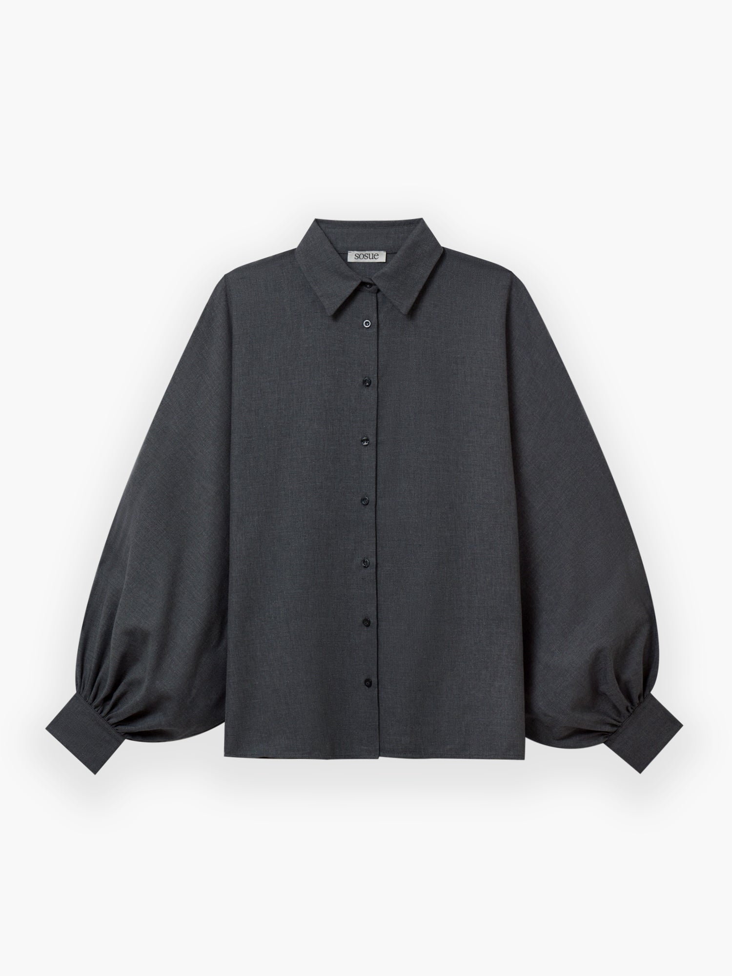 Ein Bluse Antonia Flanell Anthra in Dunkelgrau mit klassischem Kragen, geknöpfter Vorderseite und langen Ballonärmeln mit breiten Manschetten, abgebildet auf weißem Hintergrund.