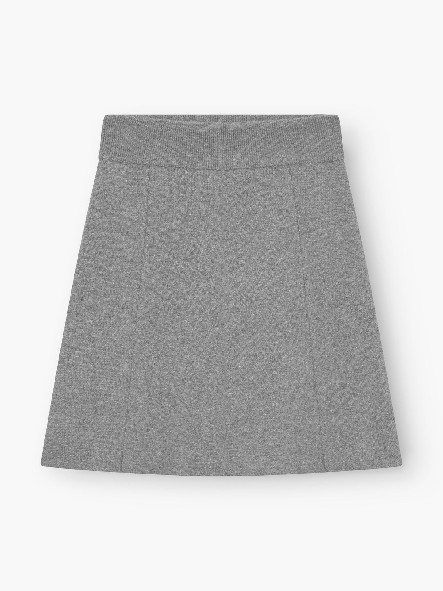 Der Rock Marino Mini Grey ist ein unifarbener, knielanger Damen Strickrock aus heidegrauer Merinowolle mit breitem Rippenbund, hier flach auf weißem Grund.