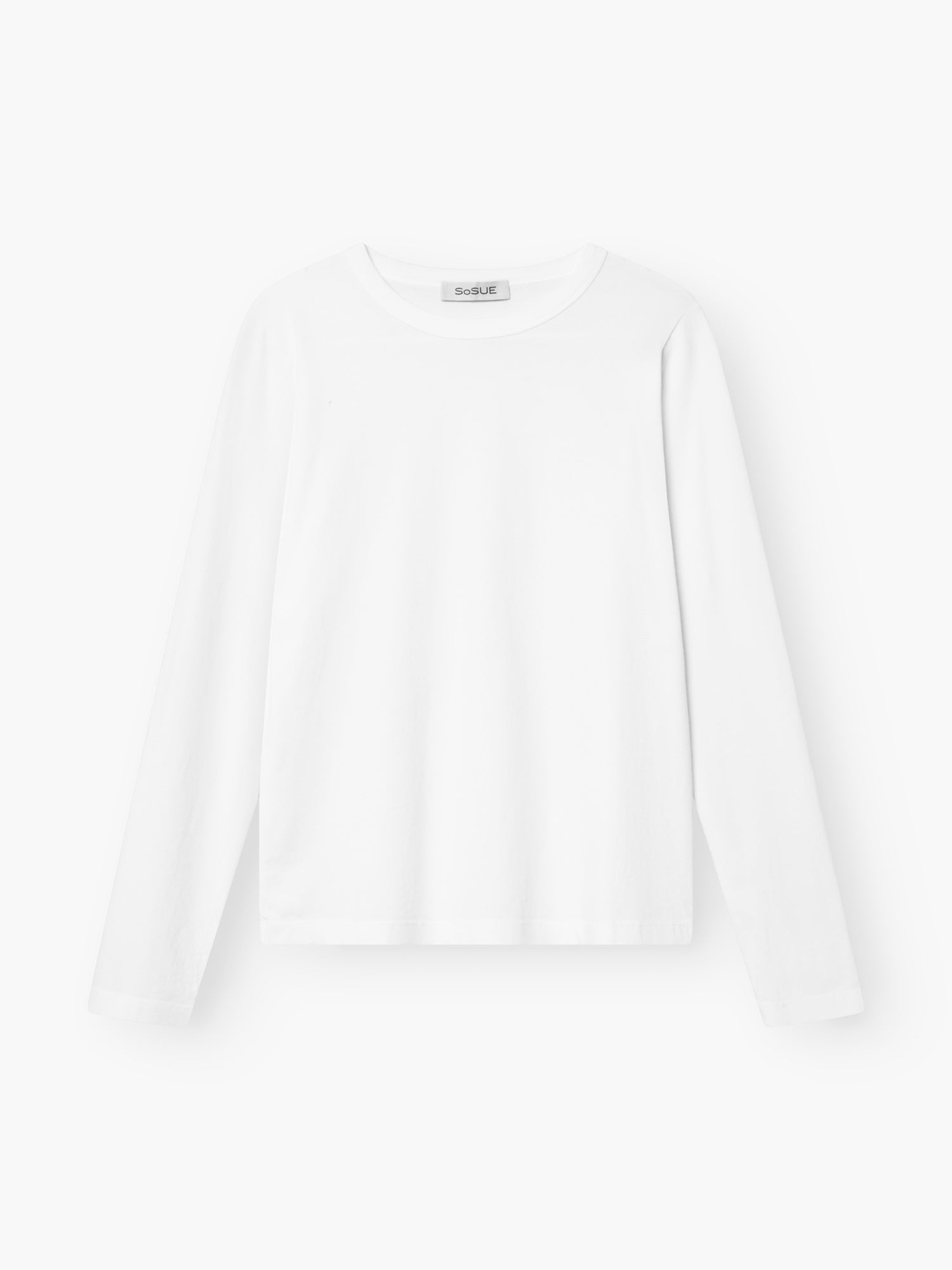 Das Long Sleeve White für Damen aus Baumwolle liegt flach auf weißem Hintergrund, hat einen klassischen Rundhalsausschnitt, lange Ärmel und ist ohne Muster oder Logos gestaltet.