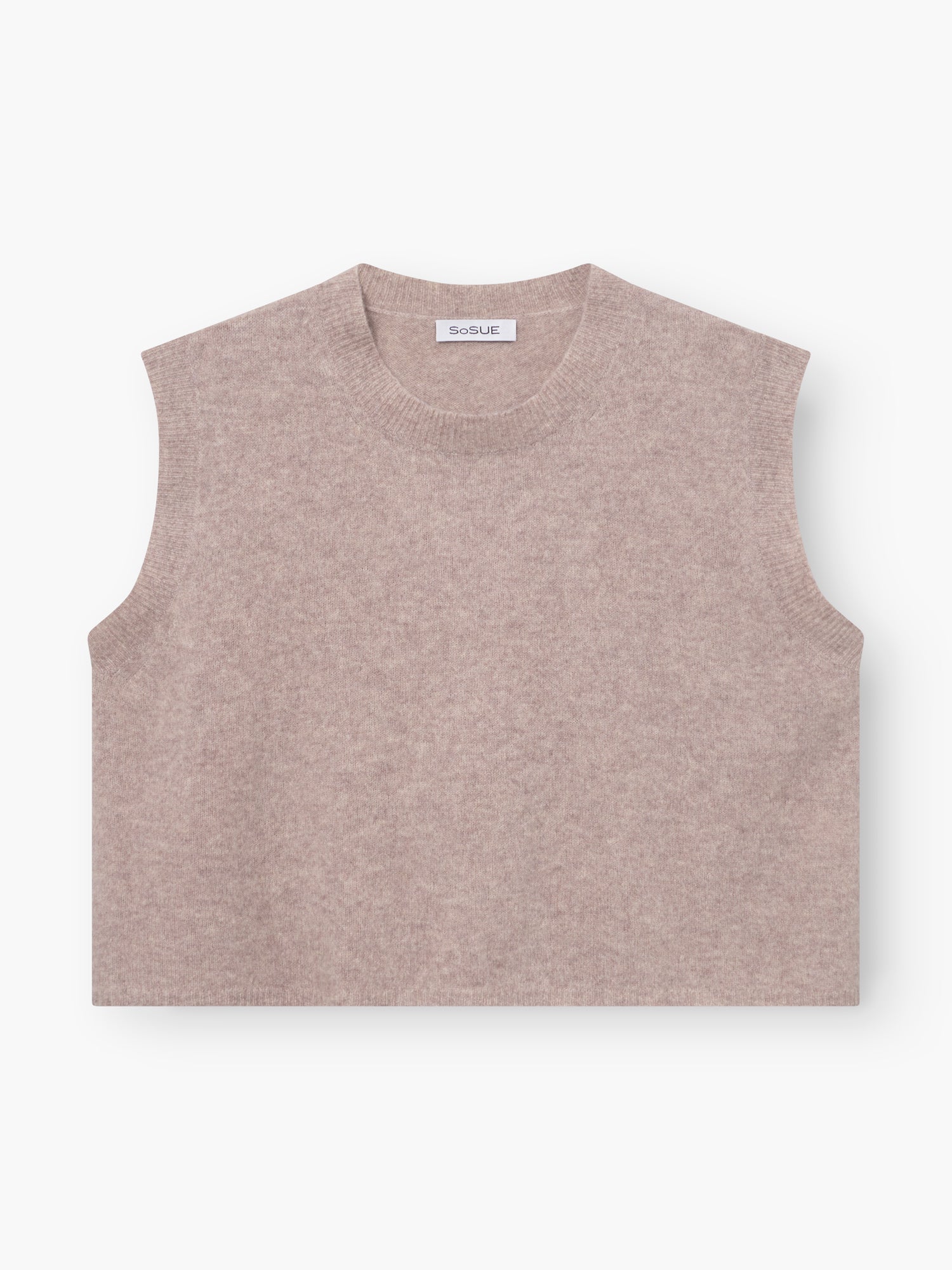 Die Pullunder Cashmere Beige ist eine ärmellose, hellbeige Strickweste mit Rundhalsausschnitt und klassischem, musterfreiem Design, die flach auf weißem Grund liegt.
