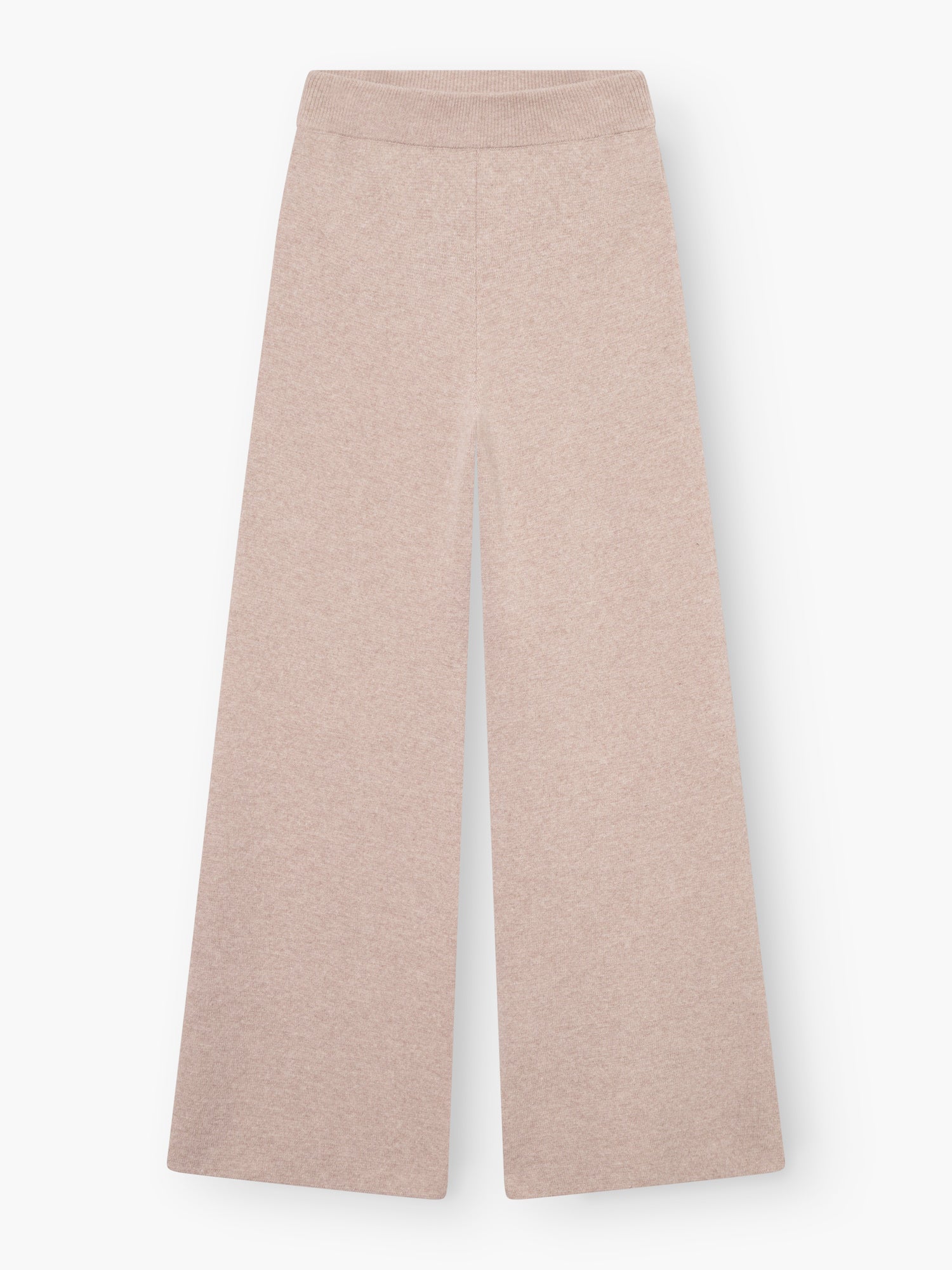 Der We Love Beige Total Look besteht aus einer hellbeigen Strickhose mit weitem Bein, hohem elastischem Bund und lockerer Passform, die flach auf weißem Grund liegt.