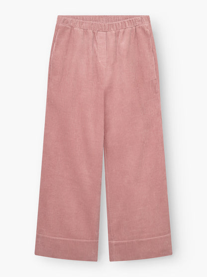 Die Pants Ted Rosa Corduroy sind weit geschnittene Hosen mit weitem Bein aus hellrosa Cord mit hoher Taille und dezenten vertikalen Rippen. Flach auf weißem Grund präsentiert, ist diese Hose perfekt für einen modernen, stilvollen Look.