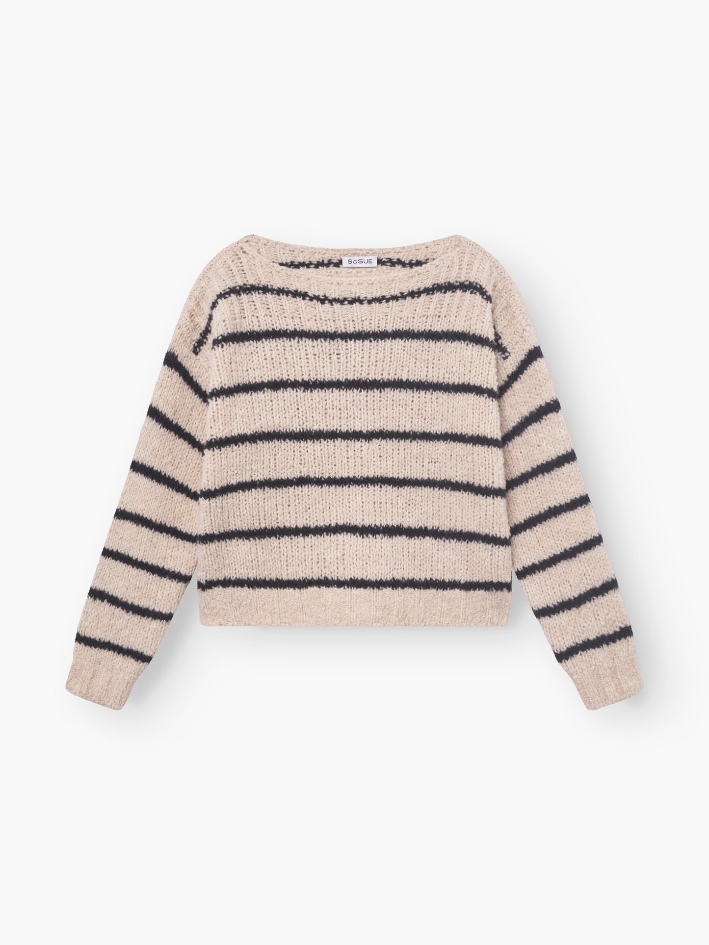 Der Pullover Petite Sailor Black Stripe ist ein beigefarbener, langärmeliger Strickpullover mit schwarzen Querstreifen und Rundhalsausschnitt, der flach auf weißem Grund liegt.