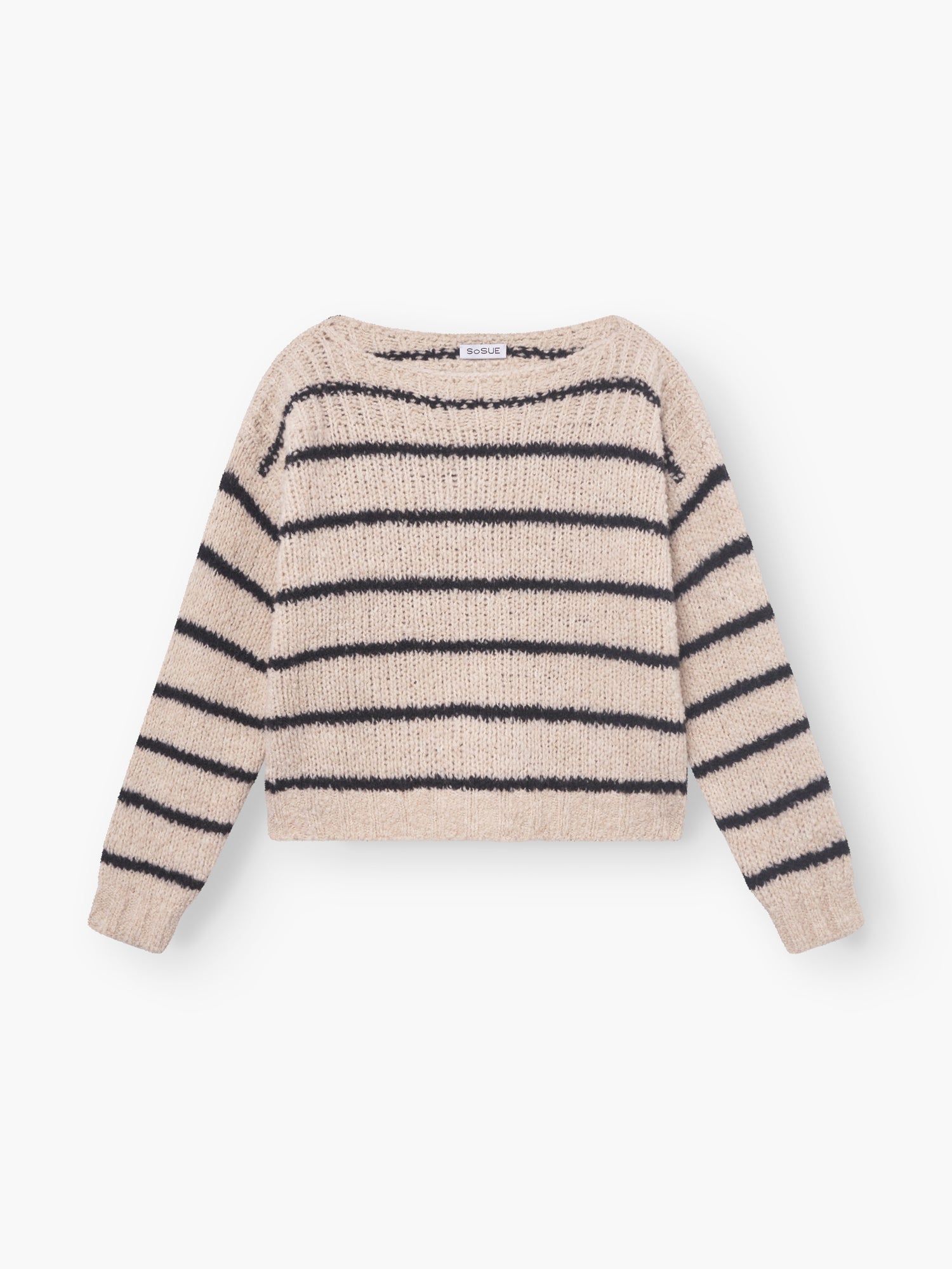 Der Pullover Petite Sailor Black Stripe ist ein beigefarbener, langärmeliger Strickpullover mit schwarzen Querstreifen und Rundhalsausschnitt, der flach auf weißem Grund liegt.