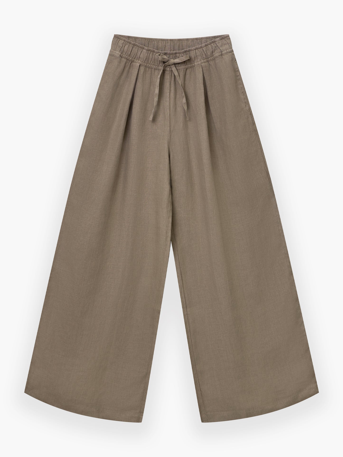Hose Josy Linen Soft Brown, weites Bein und hohe Taille mit elastischem Bund und Kordelzug, flach auf weißem Grund.