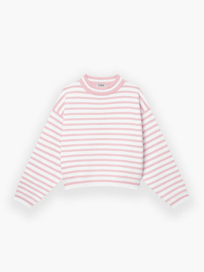 Der Pullover Sailor Rosa White ist ein langärmeliger, kurz geschnittener Pullover mit hellrosa und weißen Querstreifen, die flach auf weißem Grund liegen.