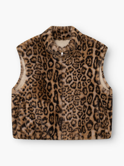 Verleihen Sie Ihrem Stil das gewisse Etwas mit der Weste „Leopard“ – einer ärmellosen Damenweste aus weichem, braun-schwarzem Kunstfell mit Leopardenmuster. Mit ihrem praktischen Reißverschluss und dem schicken hohen Kragen vereint diese Weste wilde Eleganz mit kuscheligem Komfort – perfekt für jeden Anlass.
