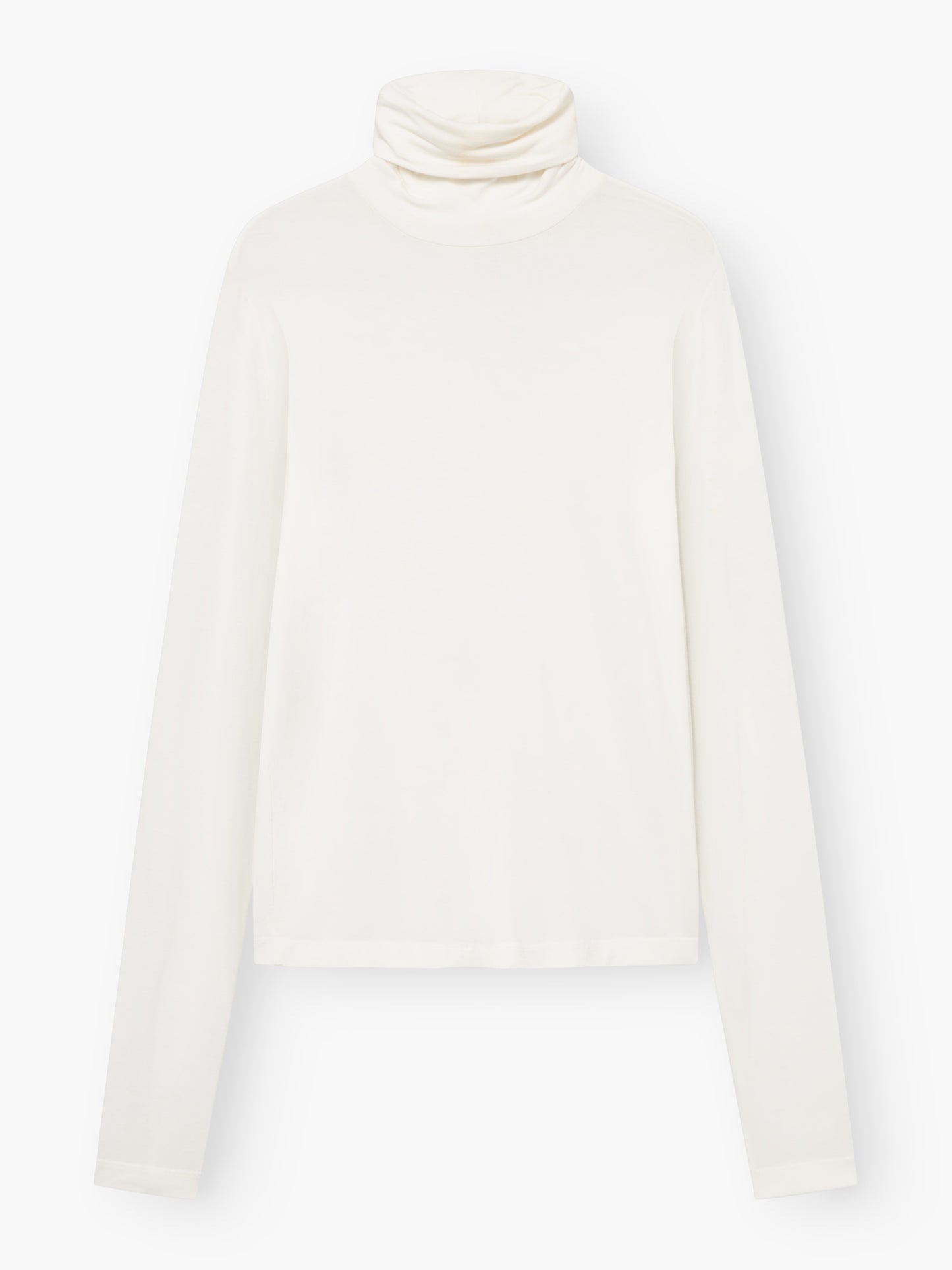 Ein langärmeliges Rollkragen-Shirt der Marke „Turtle Jersey White“ liegt flach auf einem weißen Hintergrund, die Ärmel sind ausgestreckt und der Kragen ist heruntergeklappt.