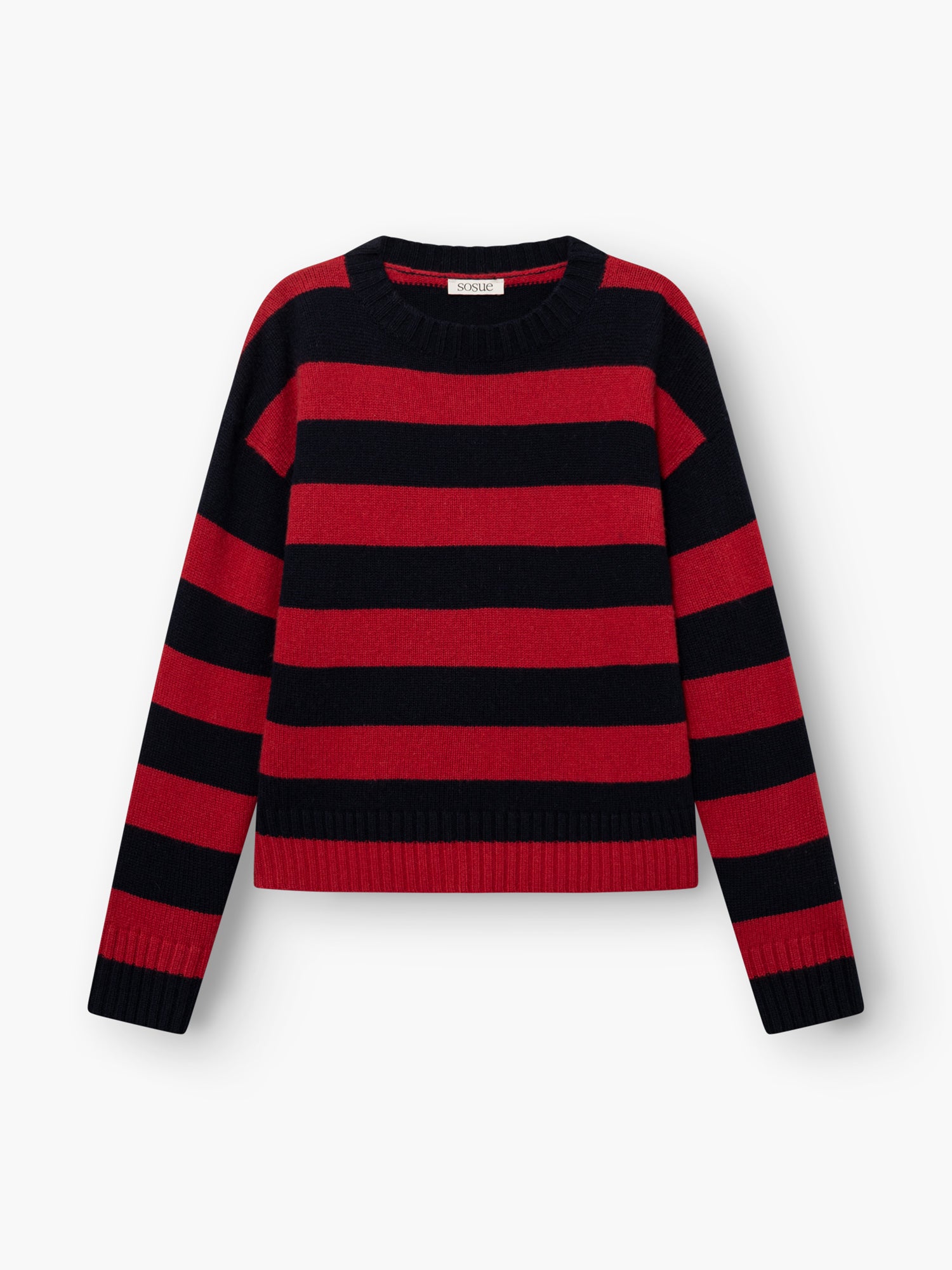 Ein langärmeliger Pullover mit dem Namen „Pullover Red Blue Stripes“, der sich durch markante horizontale rote und blaue Streifen, einen Rundhalsausschnitt sowie gerippte Bündchen und einen gerippten Saum auszeichnet und auf weißem Hintergrund abgebildet ist.