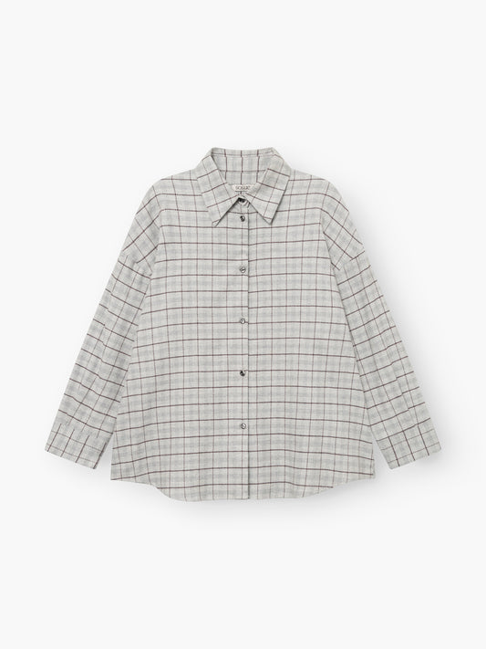 Ein langärmeliges Hemd mit Knopfleiste namens „Ted Flanell Check“ mit spitzem Kragen und grau-weißem Karomuster liegt flach auf einem weißen Hintergrund.