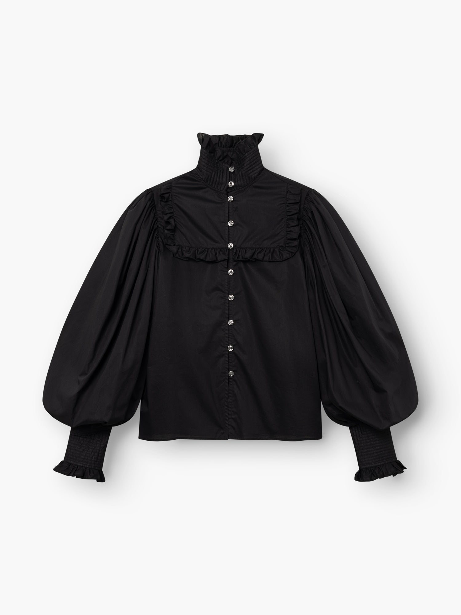 Die Bluse „Victoria“ ist eine schwarze Bluse mit hohem Rüschenkragen, langen Puffärmeln, Rüschendetails, Manschetten und einer Knopfleiste – für einen Hauch viktorianischer Eleganz.