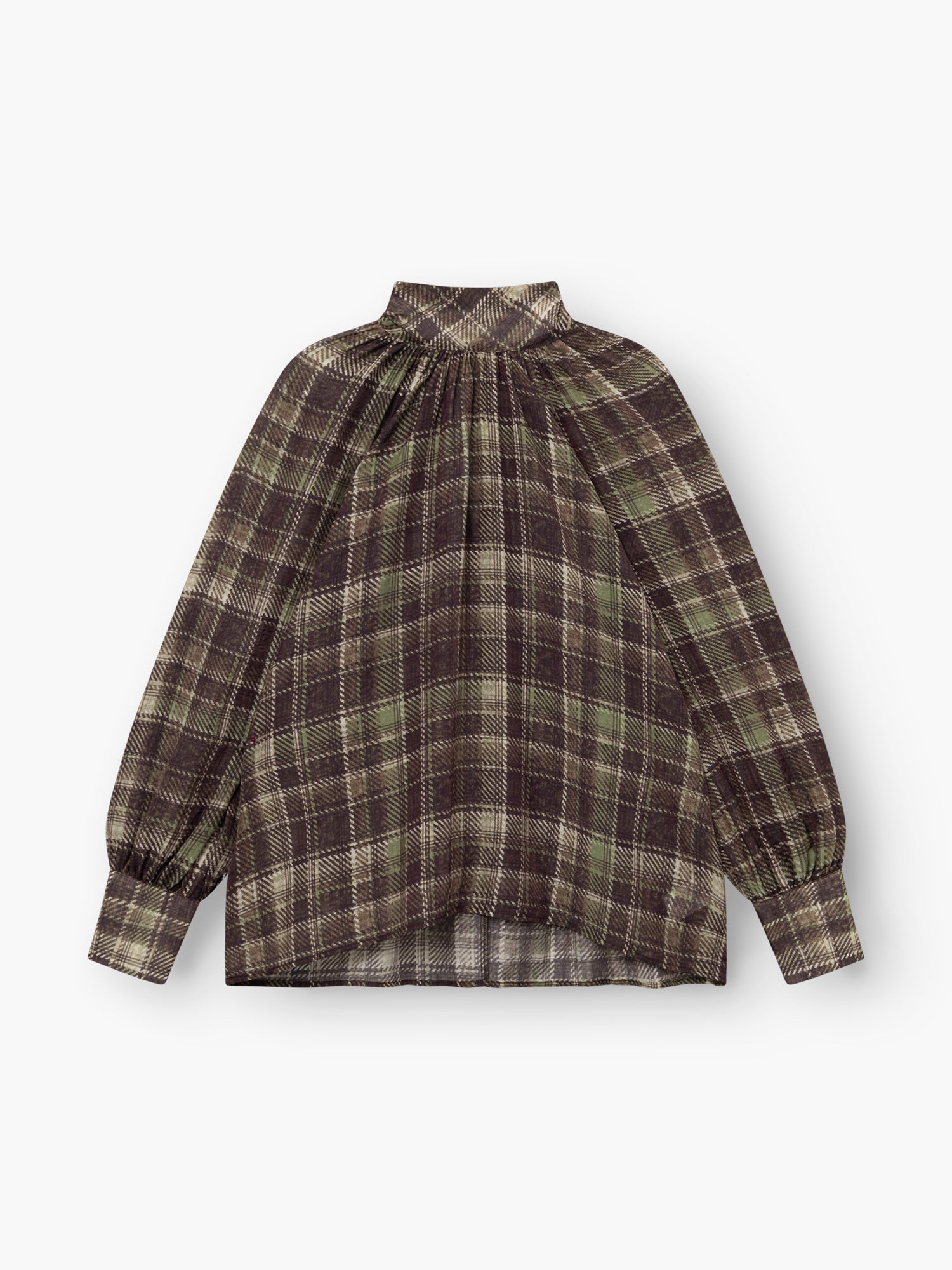Die Bluse „Bow Check“ ist eine langärmelige Bluse mit hohem Kragen, die sich durch ein kariertes Muster in Braun, Grün und Creme auszeichnet und an Kragen und Manschetten geraffte Details aufweist; abgebildet ist sie vor weißem Hintergrund.