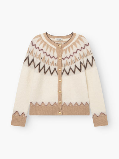 Gebürstete Norweger-Jacke in Offwhite und Beige, eine Strickjacke mit geometrischem Zickzackmuster am Ausschnitt und an den Ärmelbündchen, vorne mit goldenen Knöpfen verziert.