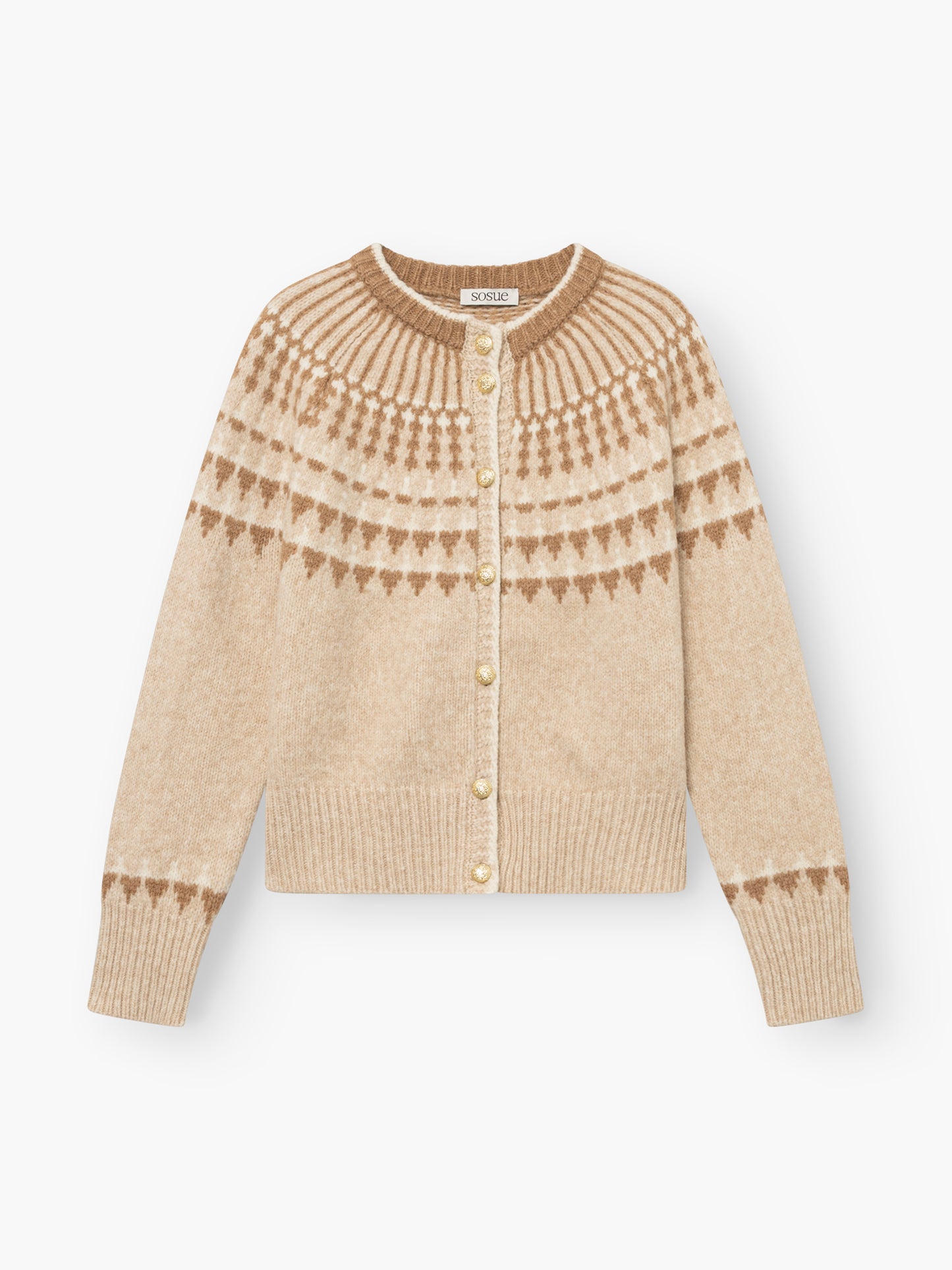 Die „Norweger Jacket Vol. 3“ ist eine beige Strickjacke mit Rundhalsausschnitt, Knopfleiste vorne und braunen geometrischen Mustern im Schulterbereich und an den Ärmelbündchen.
