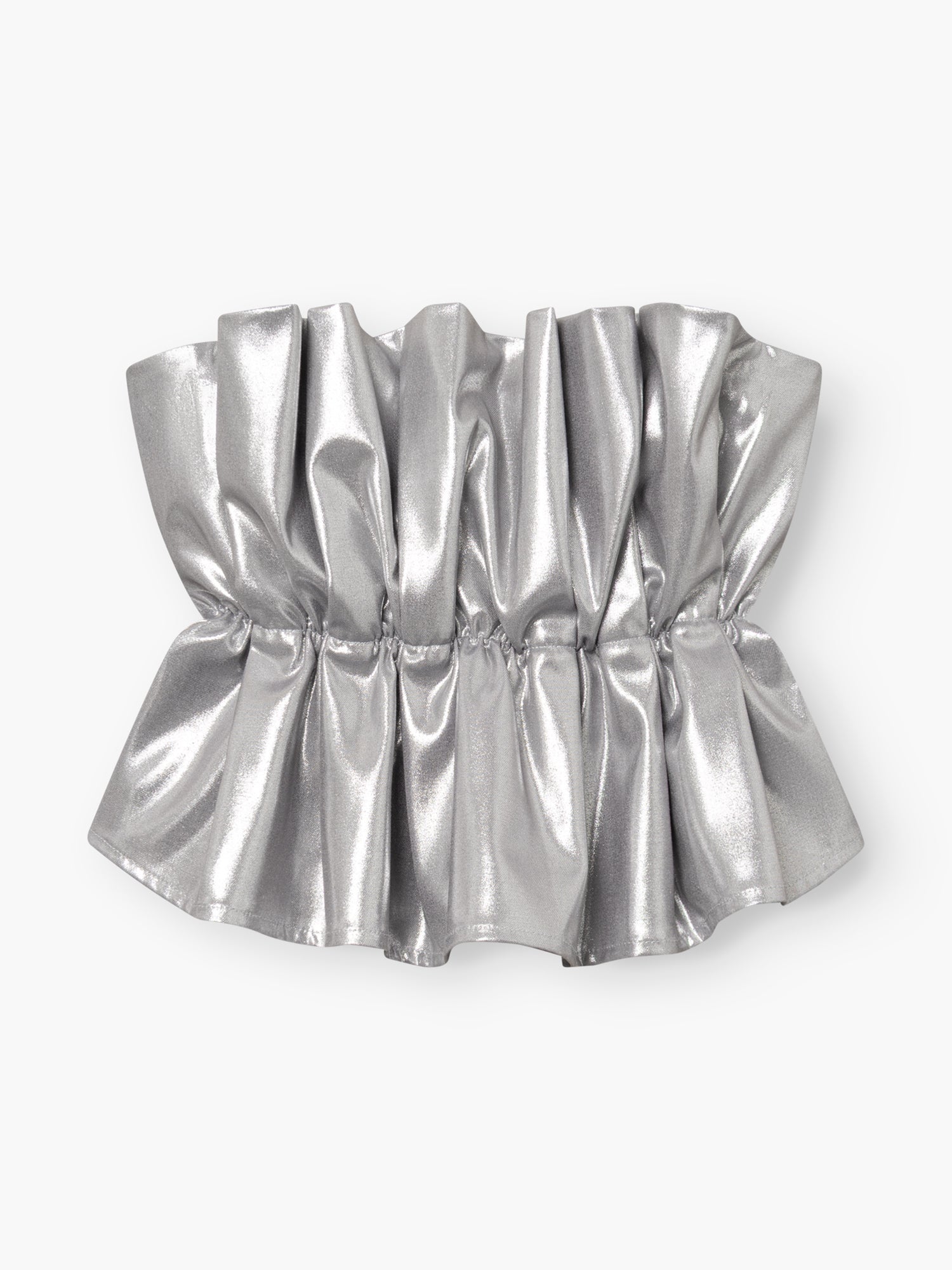 Ein glänzendes, silbermetallisches Stoffband mit gerafften, gerüschten Falten, entworfen als „Pleat Top Silber“, vor weißem Hintergrund.