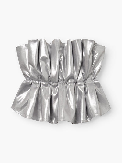 Ein glänzendes, silbermetallisches Stoffband mit gerafften, gerüschten Falten, entworfen als „Pleat Top Silber“, vor weißem Hintergrund.