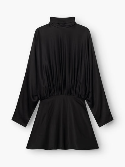 Das Kleid „Antonia Bow“ – ein schwarzes Minikleid mit langen Ärmeln, hohem Ausschnitt, geraffter Taille und leicht ausgestelltem Rock – wird flach vor einem weißen Hintergrund präsentiert.
