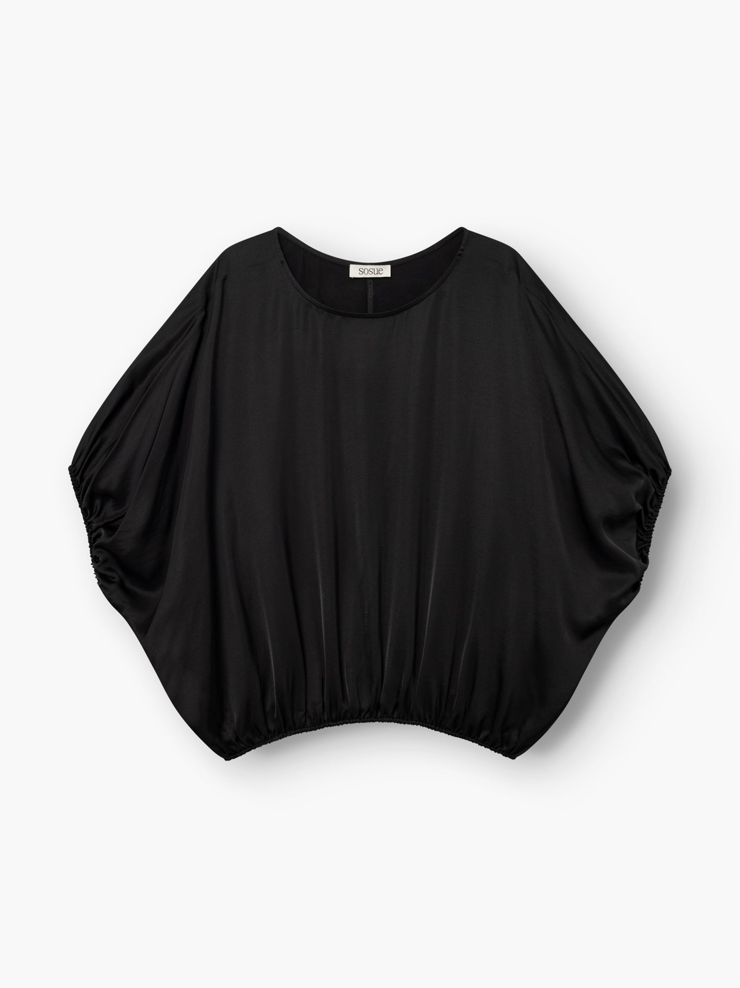 Die Bluse „Cowboy Shiny Black“ ist eine locker sitzende Bluse im Fledermaus-Stil in Schwarz mit weiten Ärmeln und einem elastischen Saum, die flach vor einem weißen Hintergrund präsentiert wird.