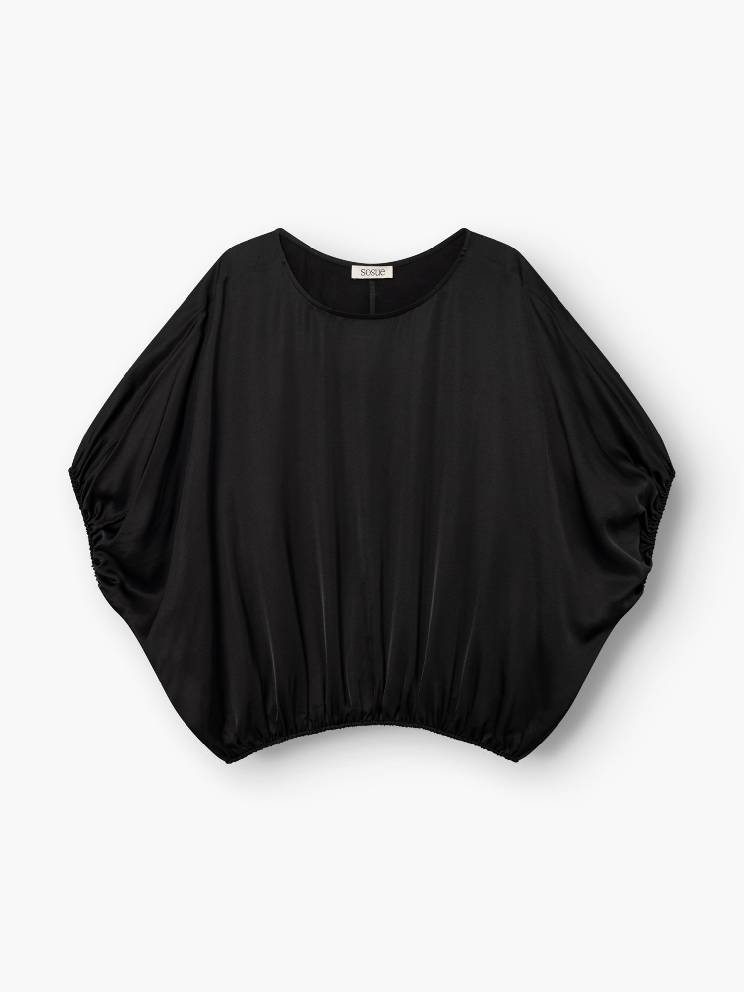 Die Bluse „Cowboy Shiny Black“ ist eine locker sitzende Bluse im Fledermaus-Stil in Schwarz mit weiten Ärmeln und einem elastischen Saum, die flach vor einem weißen Hintergrund präsentiert wird.