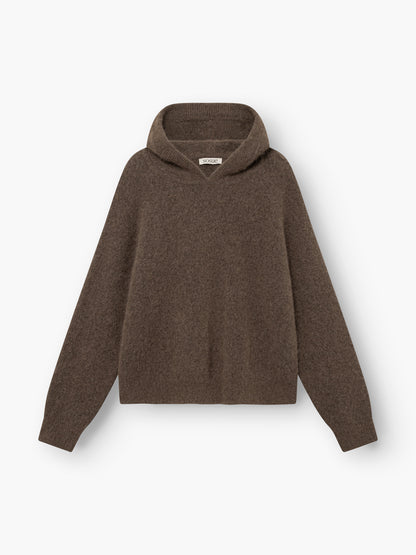 Der „Bear Hoodie Braun“ ist ein brauner, langärmeliger Strick-Hoodie mit lockerer Passform, der vor einem weißen Hintergrund abgebildet ist.