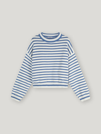 Der Pullover Sailor Vol. 3 ist ein langärmeliger, gestreifter Pullover im maritimen Stil mit Rippbündchen an Ärmeln, Saum und Kragen, der flach auf weißem Grund liegt.