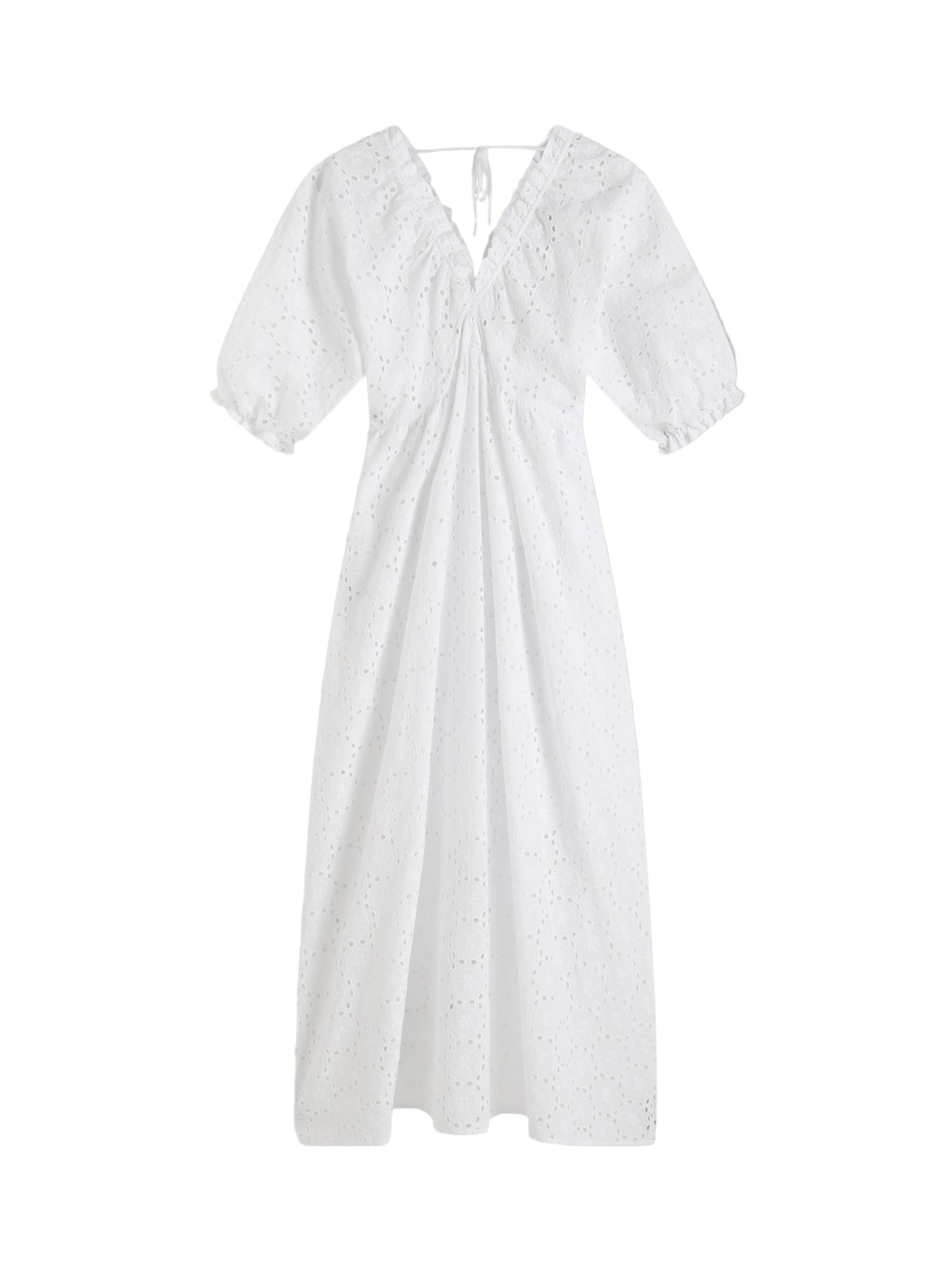 Das Kleid Lace White hat einen knielangen Schnitt, kurze Puffärmel, einen V-Ausschnitt, eine geraffte Brust und eine zarte Ösenstickerei. Der leichte Stoff macht dieses Kleid ideal für warmes Wetter und perfekt für den Sommer.