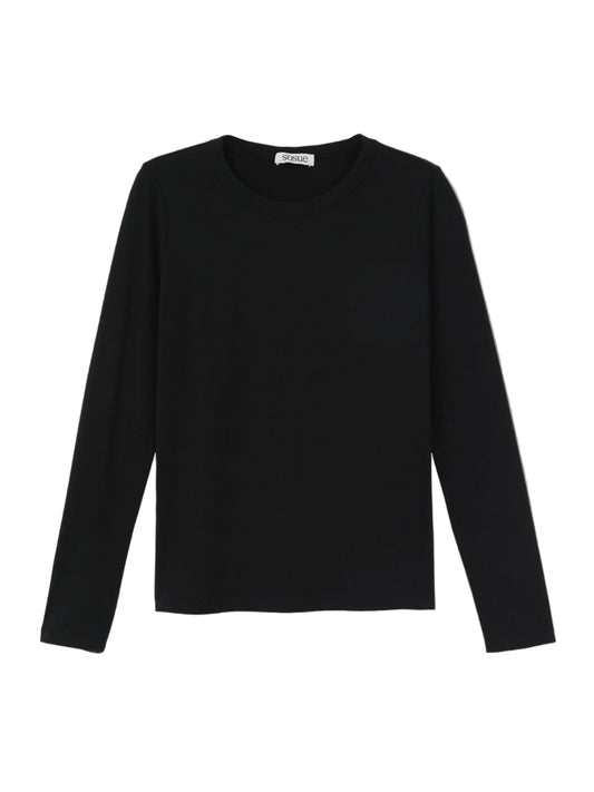 Das Long Sleeve black ist ein klassisches Damen-Shirt aus Baumwolle, mit unifarbenem Schwarz, langen Ärmeln und Rundhalsausschnitt, flach auf hellgrauem Grund gelegt.