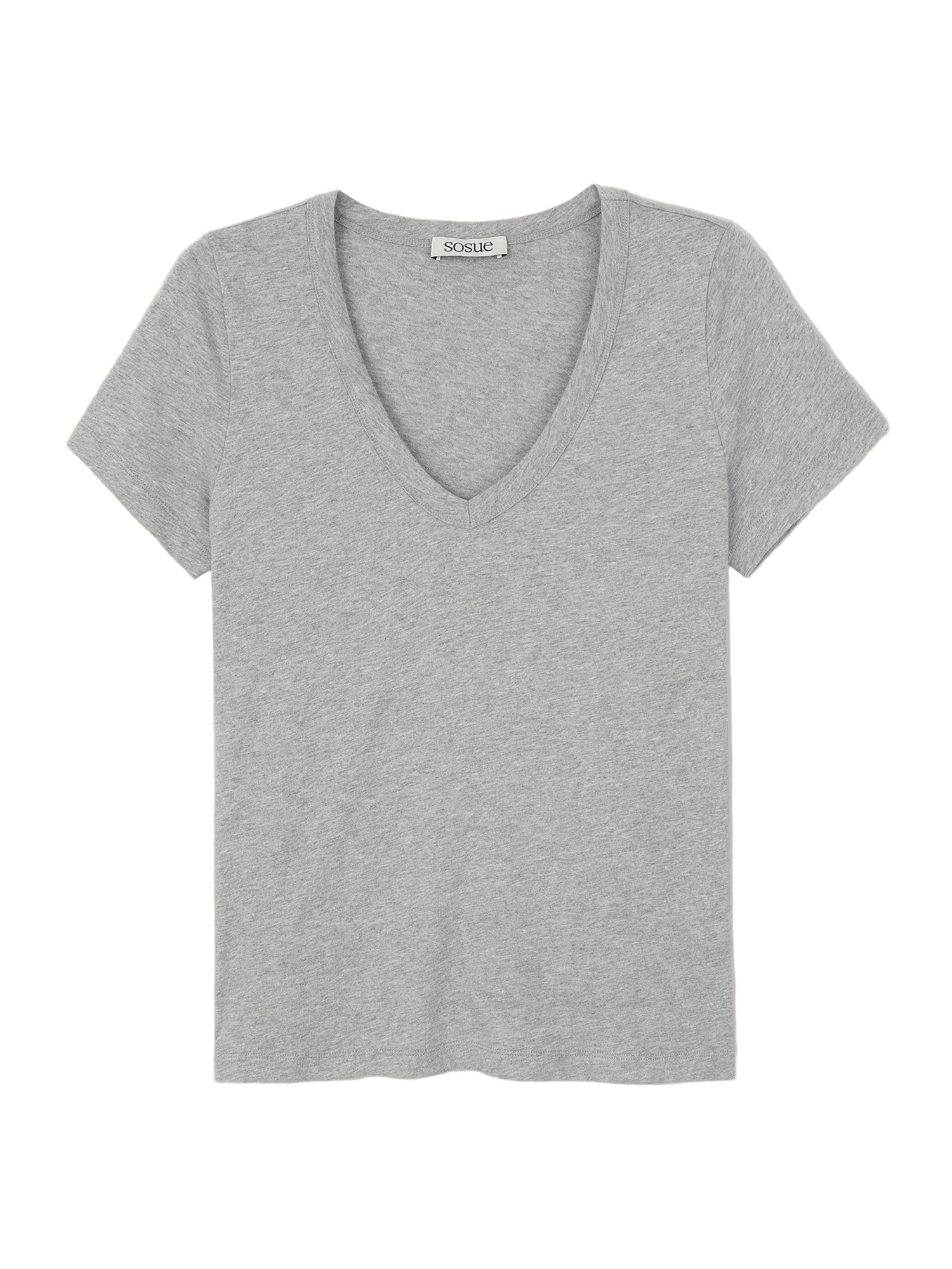 Das T-Shirt V-Neck grey Damen hat kurze Ärmel und ein schlichtes, einfaches Design ohne Muster oder Logos, mit Ausnahme eines kleinen Kragenetiketts, das flach auf weißem Hintergrund abgebildet ist.
