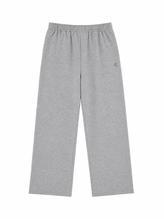 Graue Jogginghose in Oversize-Passform mit elastischem Bund und weitem Bein, flach auf einem weißen Hintergrund liegend. Hergestellt in Portugal.