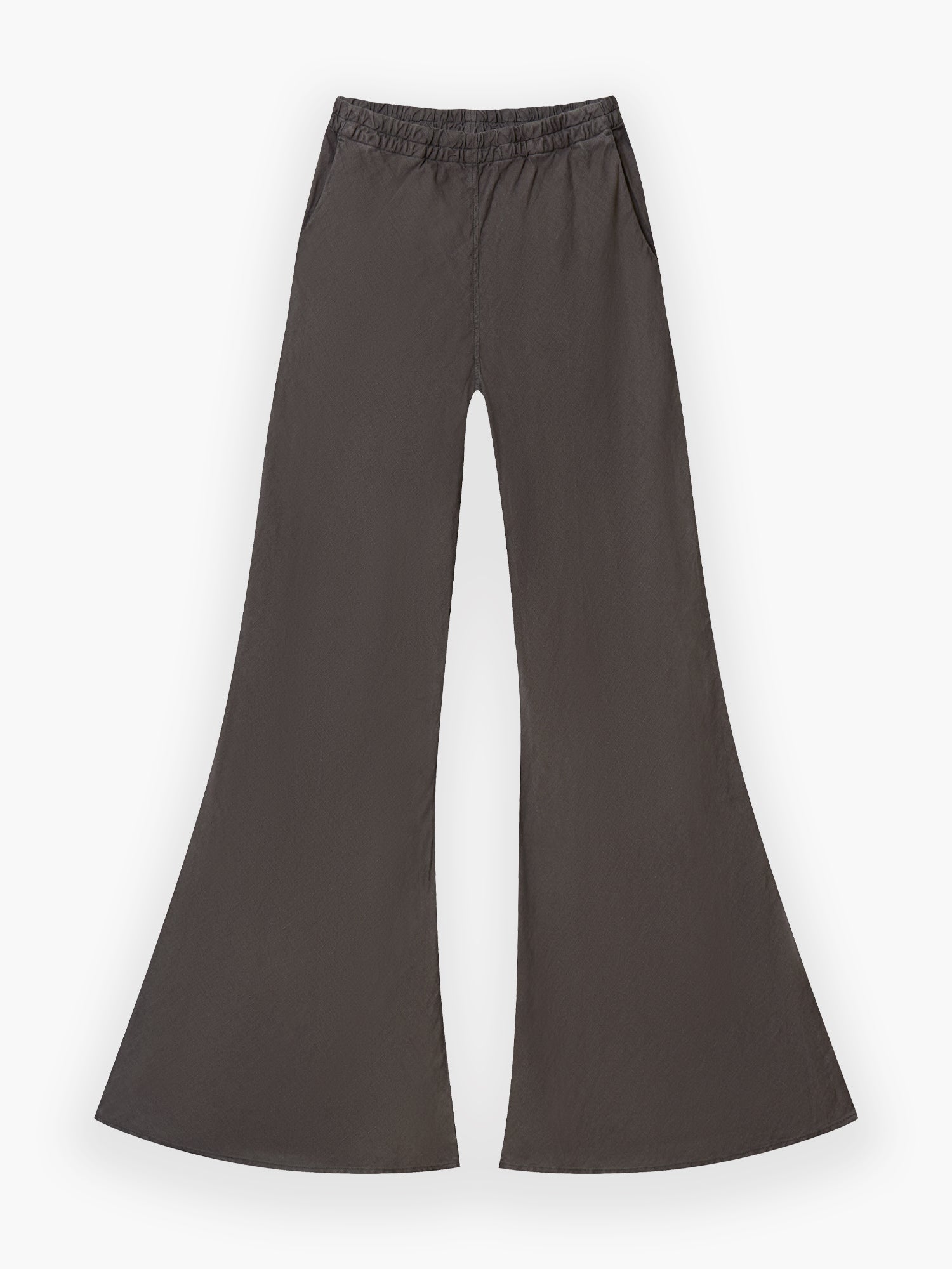 Hose Joana Braun: Dunkelbraune Leinenhose Damen mit weitem Bein, elastischem Bund und Seitentaschen, flach auf weißem Grund. Diese Sommerhose Leinen verfügt über eine dramatische ausgestellte Silhouette ab dem Knie abwärts.
