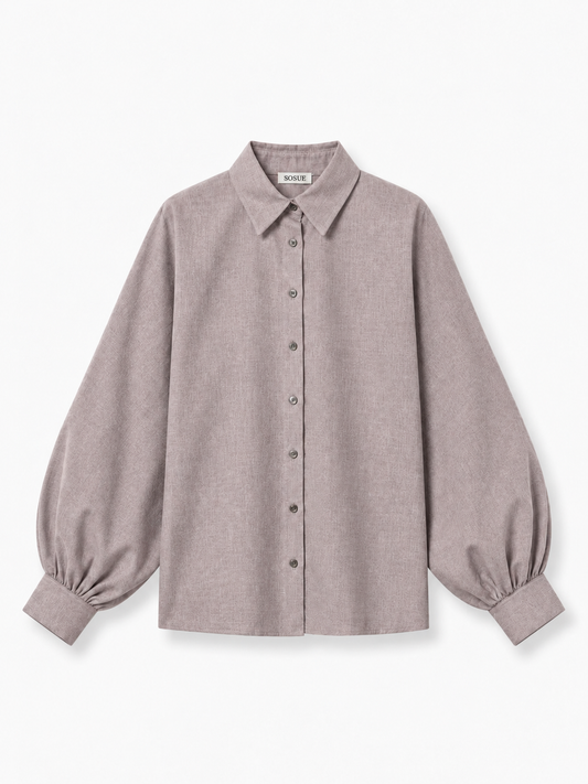 Taupefarbene Langarmbluse Antonia Slim aus Flanell – ein taupefarbenes Hemd mit Kragen und gerafften Ärmelbündchen.