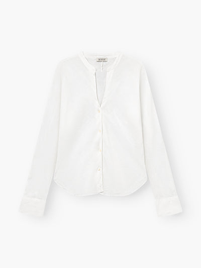 Das Bluse Joana Leinen Weiss ist ein weißes, kragenloses, langärmeliges Button-Down-Hemd mit lockerer Passform, das auf einem schlichten weißen Hintergrund abgebildet ist.