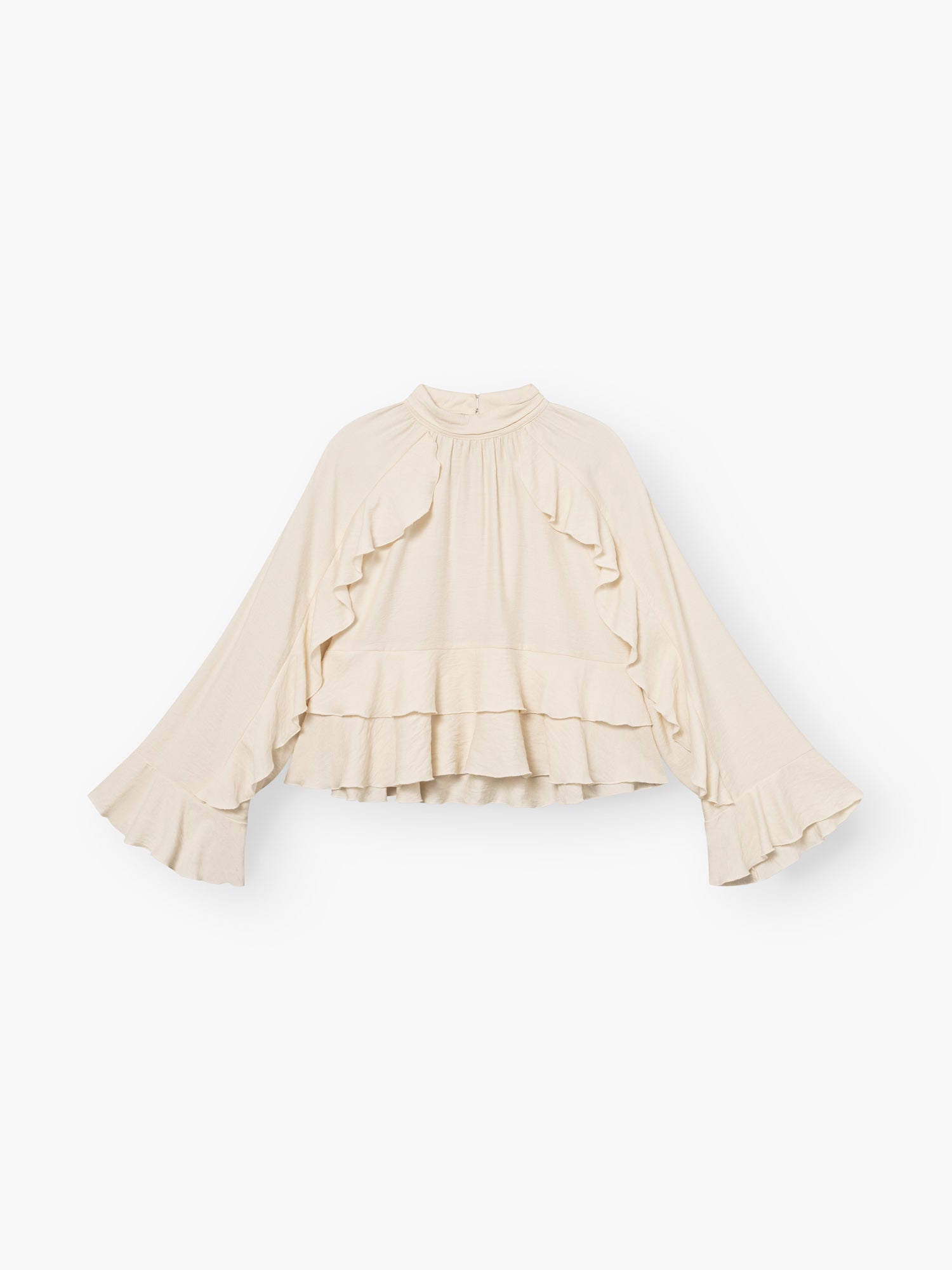 Bluse Zoya Off White: cremefarbene, langärmelige Bluse mit gerüschten Schultern, Ärmeln und Saum. Sie hat einen hohen Ausschnitt und eine lockere, fließende Passform.