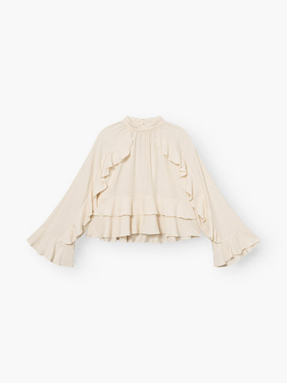 Bluse Zoya Off White: cremefarbene, langärmelige Bluse mit gerüschten Schultern, Ärmeln und Saum. Sie hat einen hohen Ausschnitt und eine lockere, fließende Passform.