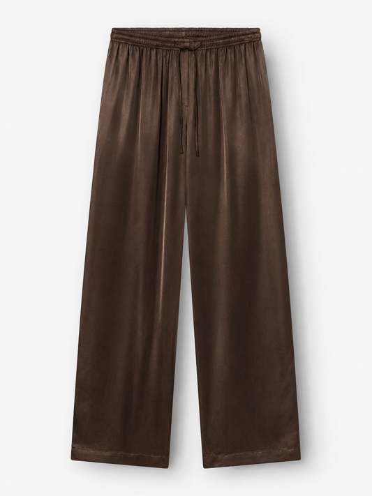 Braune Samthose „Aria Braun“ mit weitem Bein, elastischem Bund und Kordelzug (Hose mit Tunnelzug), flach auf weißem Hintergrund präsentiert.
