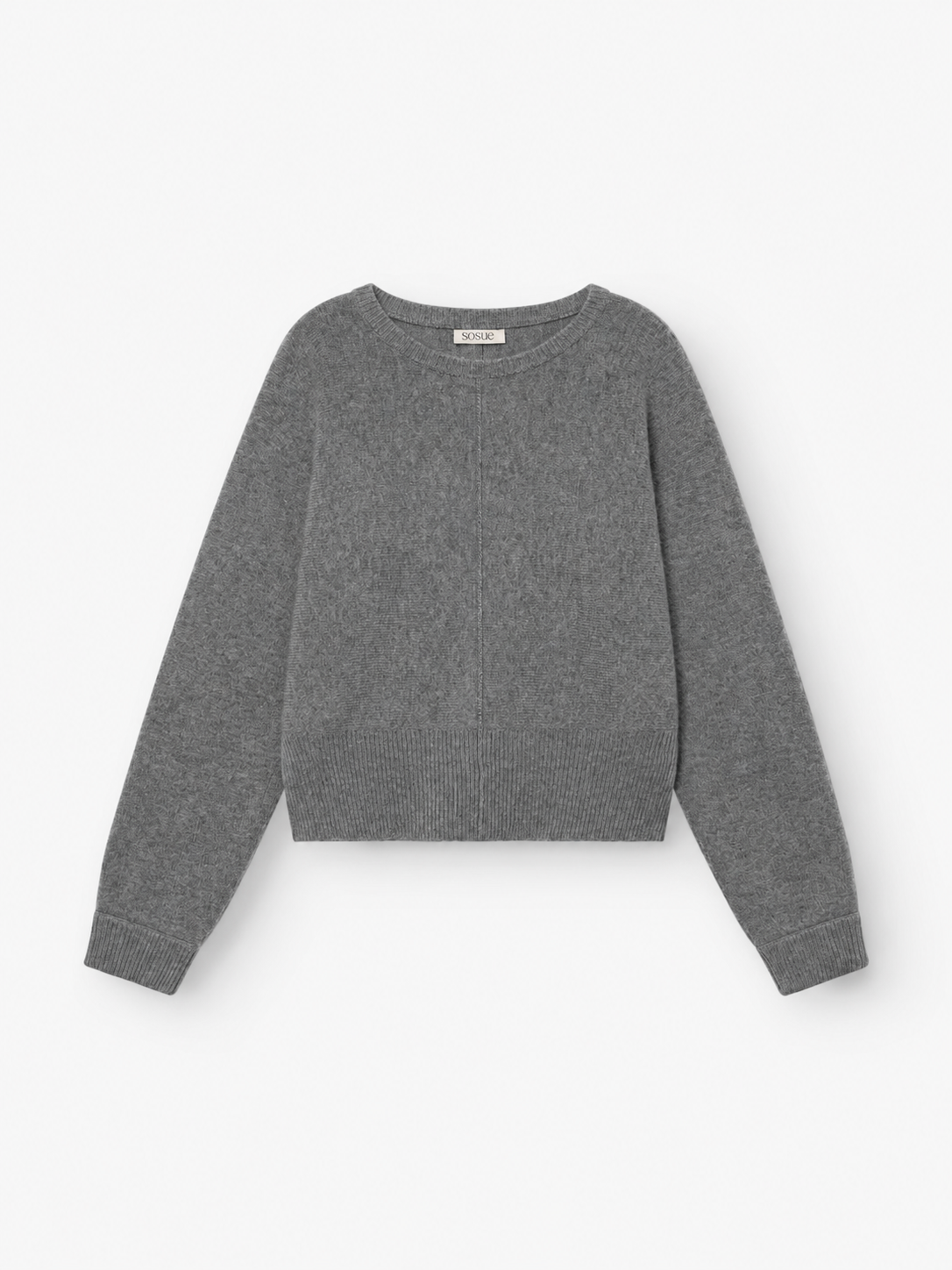 Der Pullover „Charly Anthra“ ist ein schlichter, langärmeliger Damenpullover aus meliertem, grauem Strick mit Rundhalsausschnitt sowie gerippten Bündchen und Saum, der flach auf weißem Hintergrund präsentiert wird. Dieser Pullover wurde aus einer weichen Mischfaser gefertigt, die an luxuriöse Merinowolle und Kaschmir erinnert, und bietet außergewöhnlichen Tragekomfort.