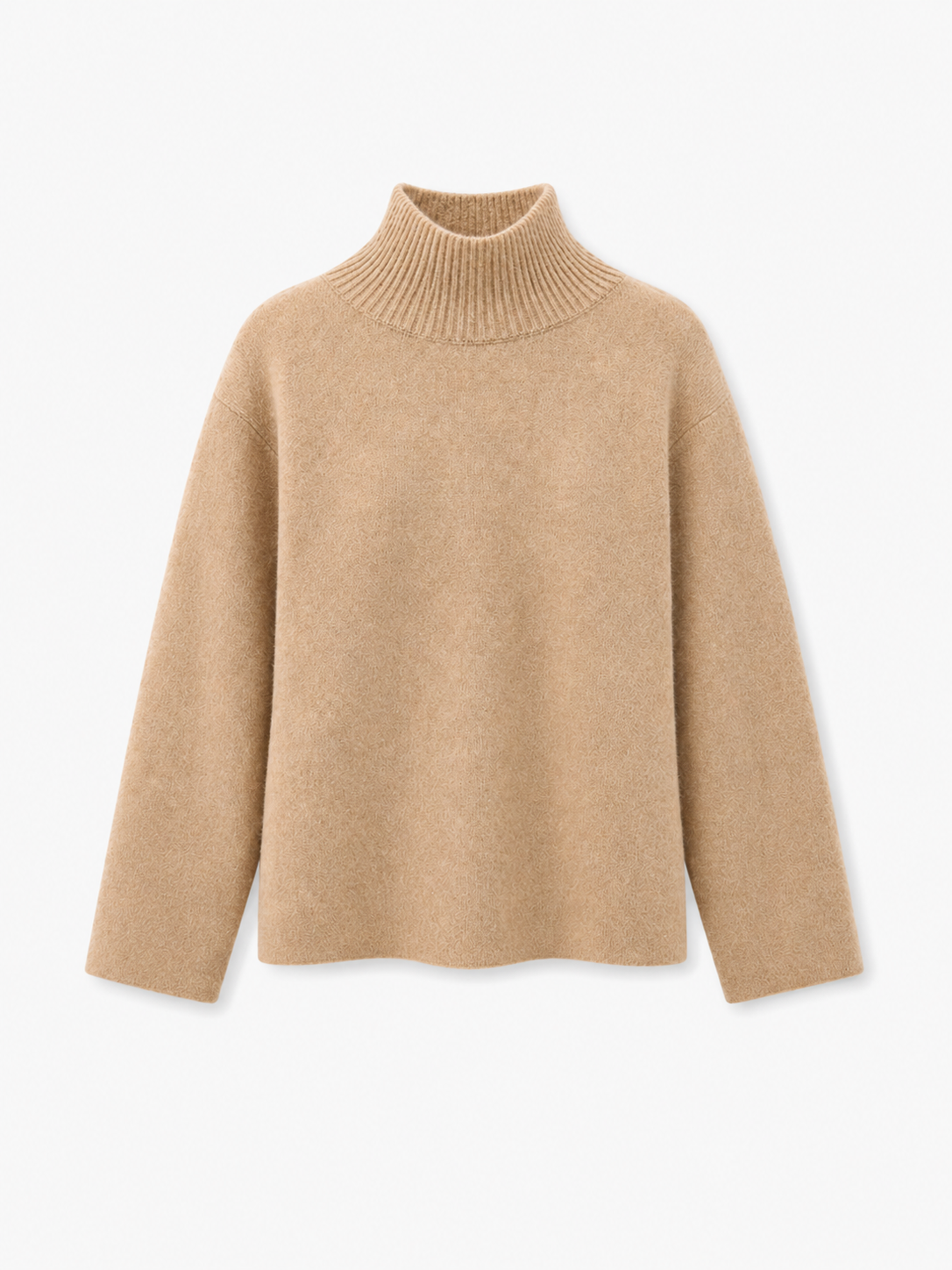 Bear Turtle Vol. 2 Camel – Damen-Rollkragenpullover in Beige mit langen Ärmeln, lockerem Schnitt und geripptem Rollkragen auf weißem Hintergrund. Das schlichte, lässige Design macht diesen Strickpullover zu einem vielseitigen Begleiter für jede Garderobe.