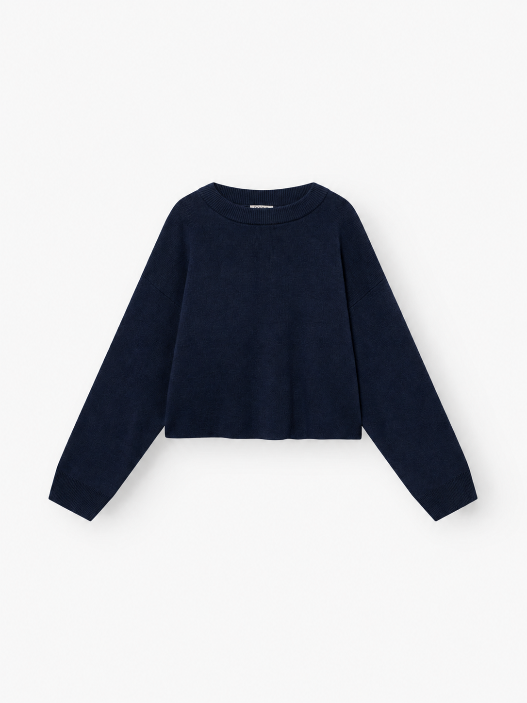 Ein marineblauer Pullover mit langen Ärmeln und Rundhalsausschnitt wird flach vor einem weißen Hintergrund präsentiert. Dieser elegante Pullover „Giulia Dunkelblau“ ist eine zeitlose Wahl unter den Damenpullovern und passt perfekt in jede Garderobe.