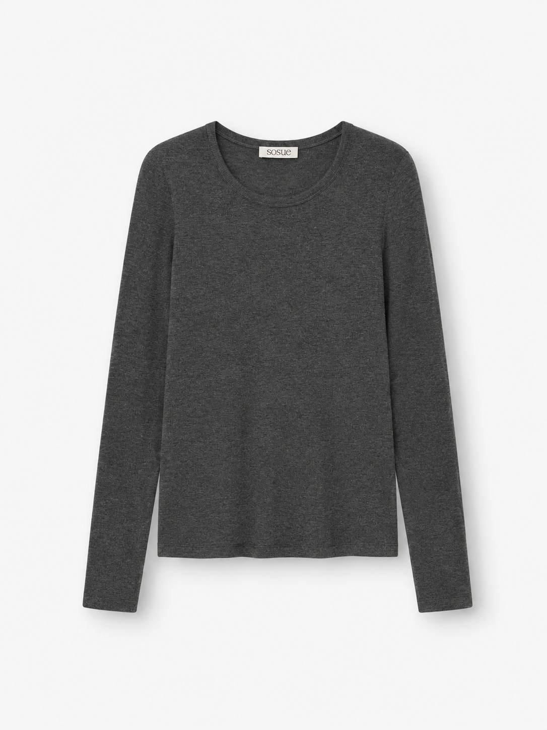 Ein schlichtes, langärmeliges, anthrazitgraues Kaschmir-Shirt mit Rundhalsausschnitt und geripptem Bündchen liegt flach auf einem weißen Hintergrund.