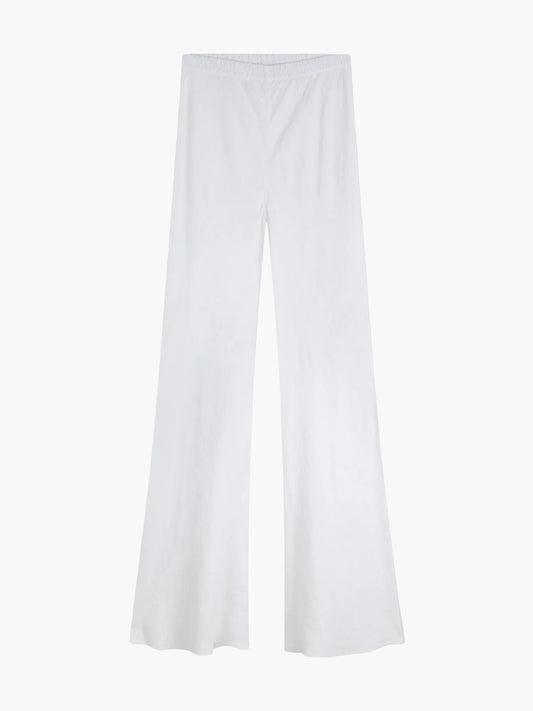 Die Pants Joana White ist eine hoch taillierte Damenhose aus 100% Leinen mit weitem Bein und leichtem Schlag - ideal für warme Tage. Präsentiert vor schlicht weißem Hintergrund.