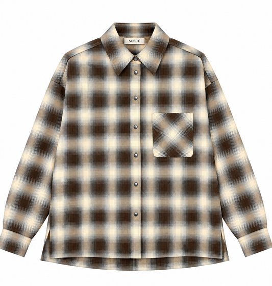 Bluse Boxy Long Check Black Brown-ONE: ein übergroßes, langärmeliges Flanellhemd mit schwarz-braunem Karomuster und einer Brusttasche.