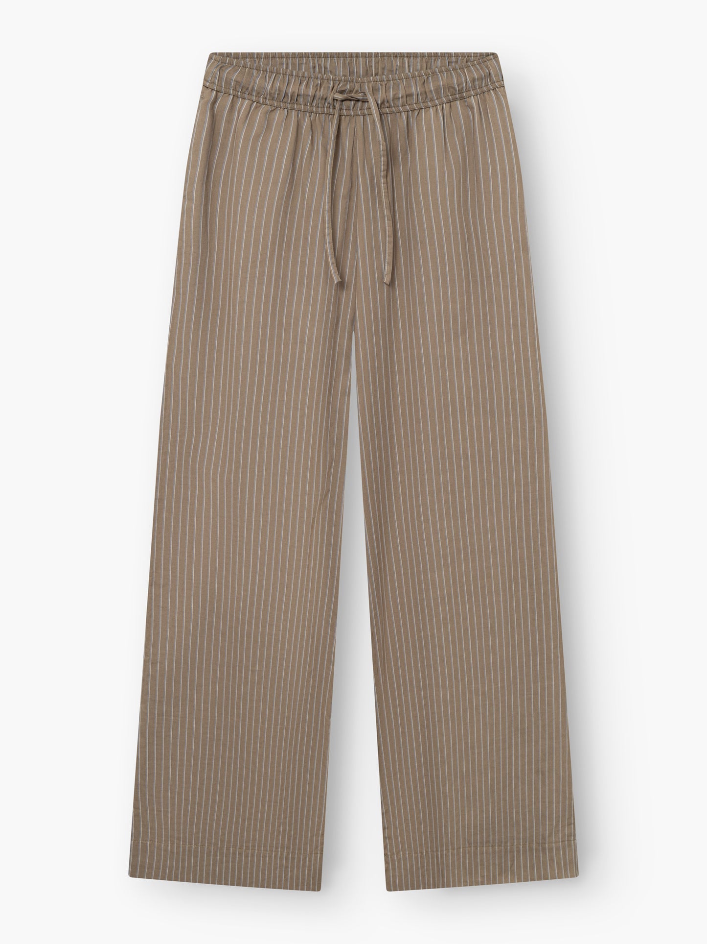 Hose Josy Voile Taupe Stripes: taupefarbene Hose mit weitem Bein, dünnen weißen Längsstreifen, elastischem Bund und Kordelzug, flach auf weißem Grund.