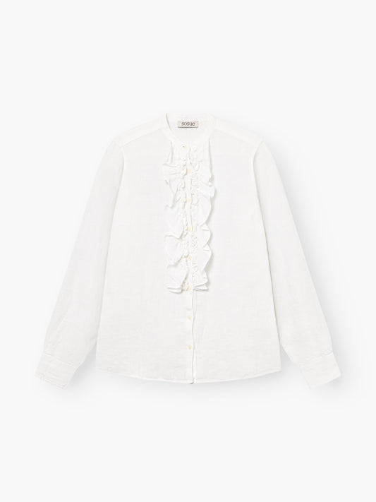 Das Bluse Ruffle Linen White hat lange Ärmel, eine geknöpfte Vorderseite mit Rüschendetails, einen strukturierten Kragen und Ärmelmanschetten auf einem einfarbig weißen Hintergrund.