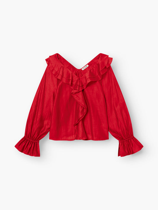 Das Ruffle Long Sleeve Red zeichnet sich durch Rüschenbesatz am V-Ausschnitt, auf der Vorderseite und an den Ärmeln aus. Es ist aus leichtem, leicht glänzendem Lyocell gefertigt und damit eine modische und nachhaltige Wahl.